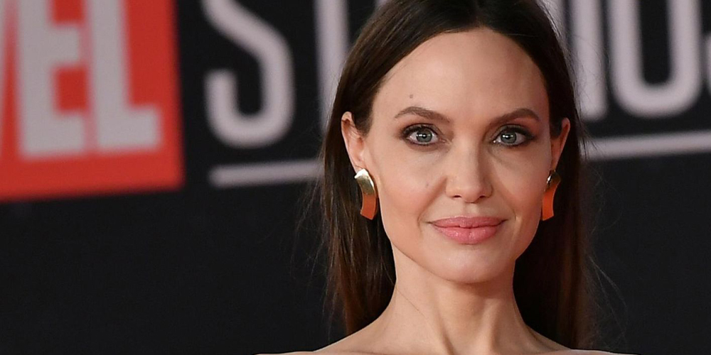 Angelina Jolie's Beauty Secrets and Unique Style (2)